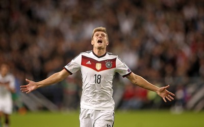 凤凰体育独家-卡瓦哈尔这身体对抗没输过